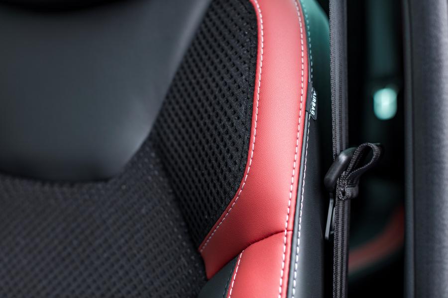 Детали интерьера Renault Clio 2016 года  (фото 30 из 80)